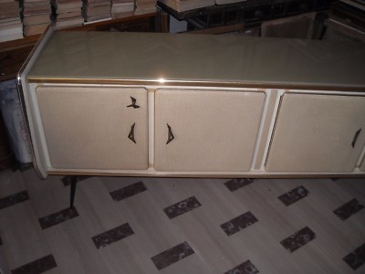 Arti Decorative Del '900: Mobile Credenza Di Design Stilizzato, Anni '50
