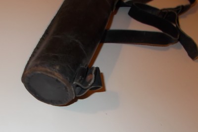 Antico Fodero In Cuoio Ebanizzato Con Tracolla Per Cavalletti O Ottica