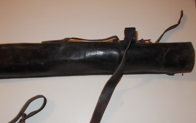 Antico Fodero In Cuoio Ebanizzato Con Tracolla Per Cavalletti O Ottica