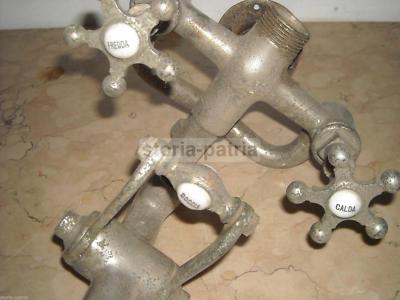 Tecnica Sanitaria: Complessa Rubinetteria Da Bagno d'Epoca Per Acqua E Doccia