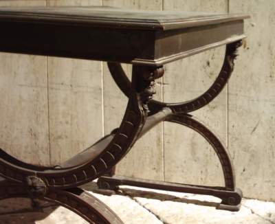 Tavolo Neo Rinascimentale In Legno Ebanizzato Con Mascheroni