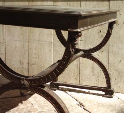 Tavolo Neo Rinascimentale In Legno Ebanizzato Con Mascheroni