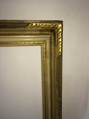 Cornice In Legno Laccato E Dorato A Guisa Di Laccatura Fiorentina