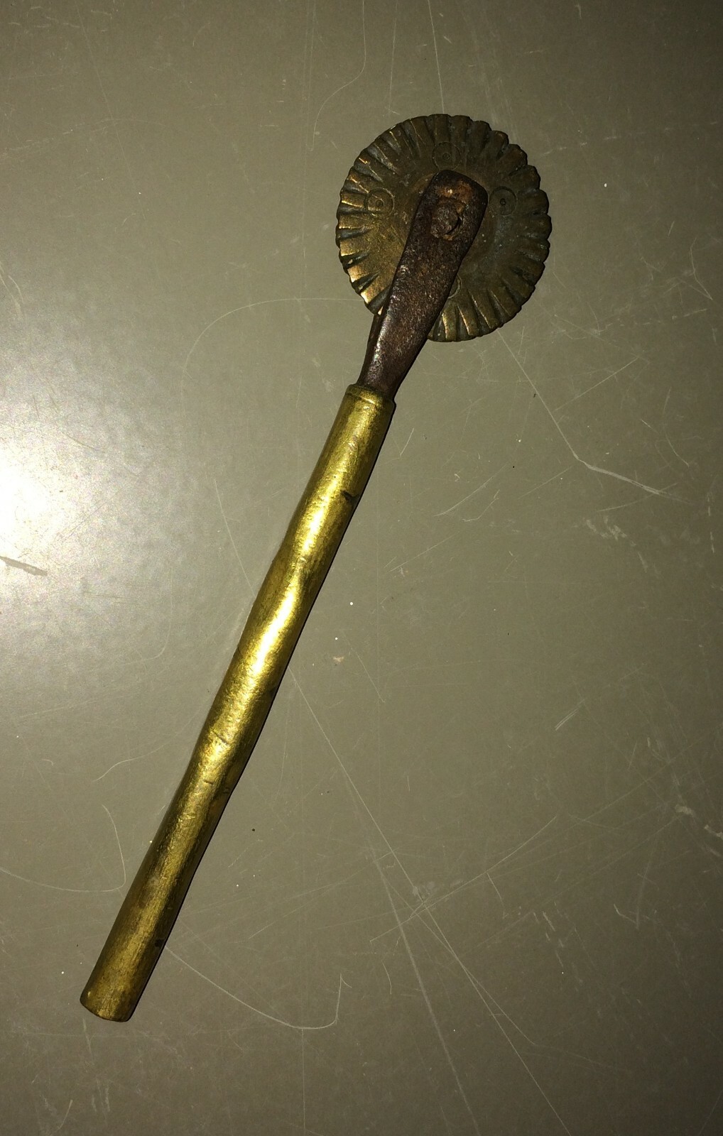 Cucina, Pasta, Attrezzo Da Collezione Antico, Artigianale, Ottone E Ferro d'Epoca