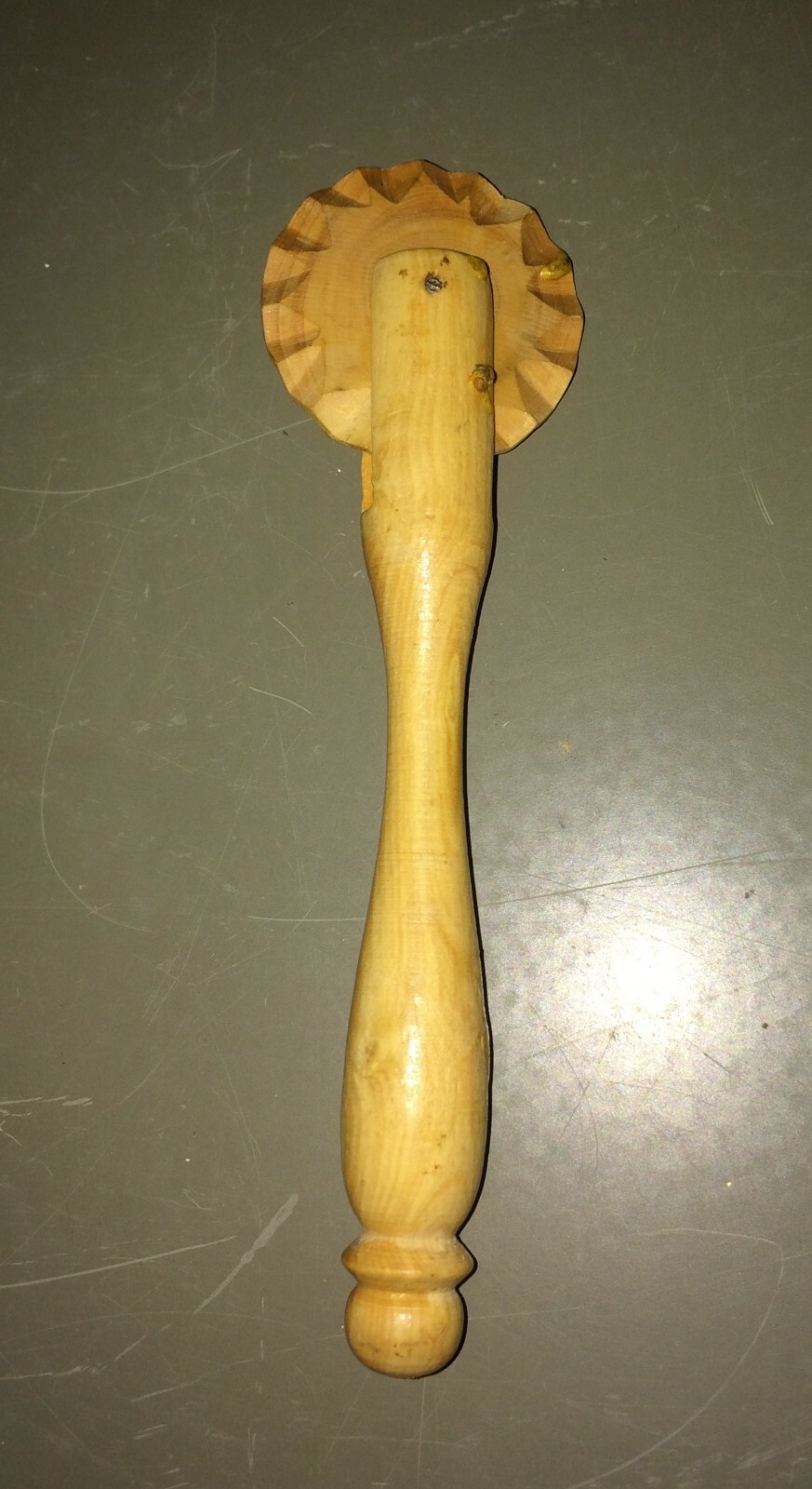 Cucina: Rotella Tagliapasta Artigianale In Legno Tornito E Intagliato