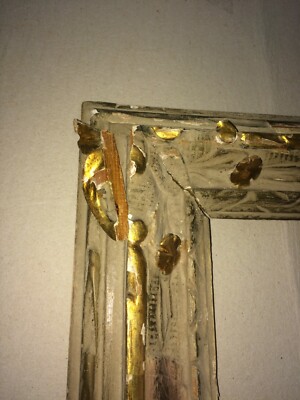 Cornice d'Epoca In Legno Laccato E Dorato Artisticamente Modellata