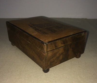 Scatola Portagioie In Legno Intarsiato Con Decoro Architettonico