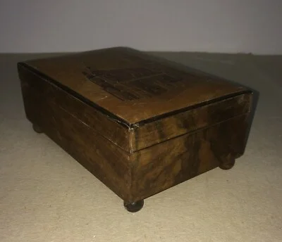 Scatola Portagioie in Legno Intarsiato con Decoro Architettonico