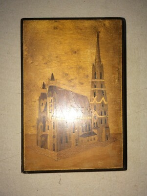 Scatola Portagioie In Legno Intarsiato Con Decoro Architettonico