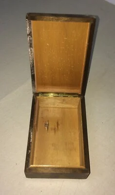 Scatola Portagioie in Legno Intarsiato con Decoro Architettonico