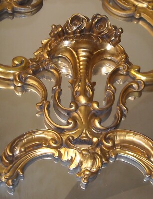 Grande Specchiera Dorata Con Decorazione A Pastiglia