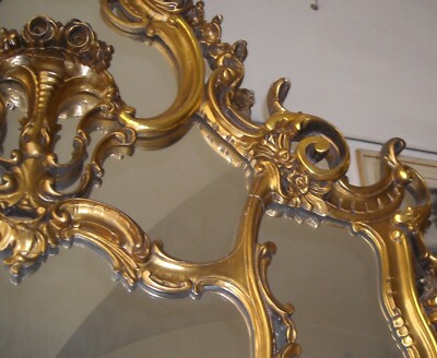 Grande Specchiera Dorata Con Decorazione A Pastiglia