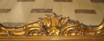 Grande Specchiera Dorata Con Decorazione A Pastiglia