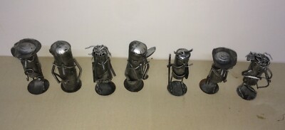 Inusuali Sculture In Metallo, Artigianato Da Collezione E Soldatini