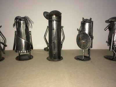 Inusuali Sculture In Metallo, Artigianato Da Collezione E Soldatini