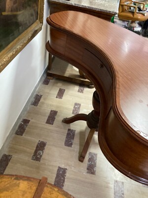 Inusuale Complemento d'Arredo: Tavolo A Fagiolo Del XX Secolo