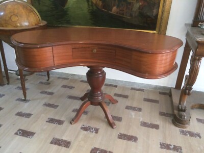 Inusuale Complemento d'Arredo: Tavolo A Fagiolo Del XX Secolo