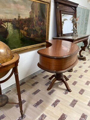 Inusuale Complemento d'Arredo: Tavolo A Fagiolo Del XX Secolo