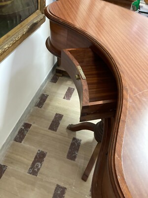 Inusuale Complemento d'Arredo: Tavolo A Fagiolo Del XX Secolo