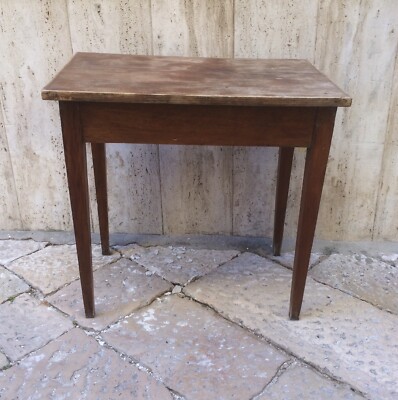 Antico Tavolo In Legno Con Piedi Stilizzati, XIX Secolo