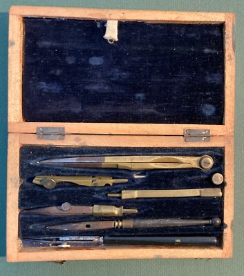 Antico Compasso Da Disegno Con Accessori In Astuccio Ligneo, 1915
