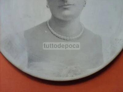 Carlo Striccoli, Portrait of a Noblewoman on a Ceramic Plate
