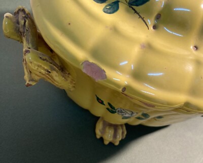 Antica Zuppiera In Ceramica Con Decoro Floreale, Pomolo A Pera E Piedi Leonini