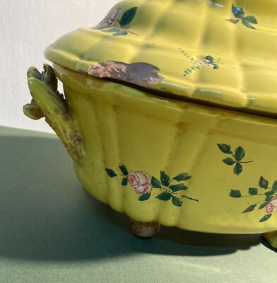 Antica Zuppiera In Ceramica Con Decoro Floreale, Pomolo A Pera E Piedi Leonini