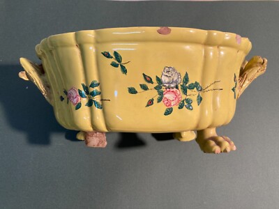 Antica Zuppiera In Ceramica Con Decoro Floreale, Pomolo A Pera E Piedi Leonini