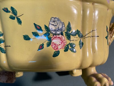 Antica Zuppiera In Ceramica Con Decoro Floreale, Pomolo A Pera E Piedi Leonini