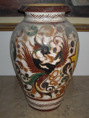 Vaso Decorativo In Ceramica Con Stemma Araldico Nobiliare