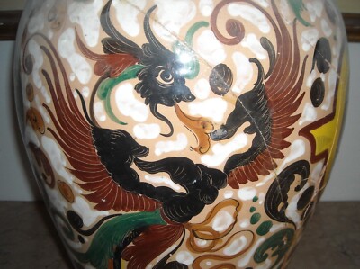Vaso Decorativo In Ceramica Con Stemma Araldico Nobiliare