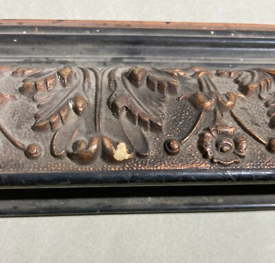 Cornice Antica In Legno Con Decori Floreali In Rilievo