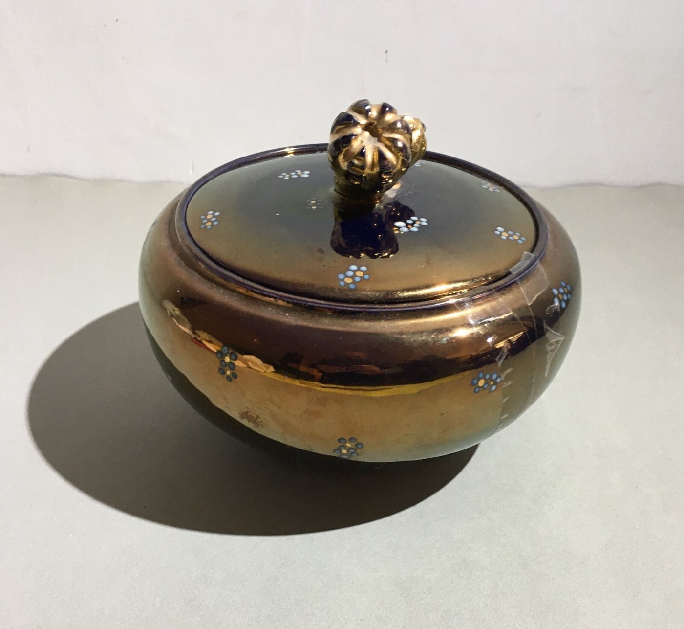 Ceramica Da Collezione: Ciotola Con Coperchio A Motivi Floreali, Rimini