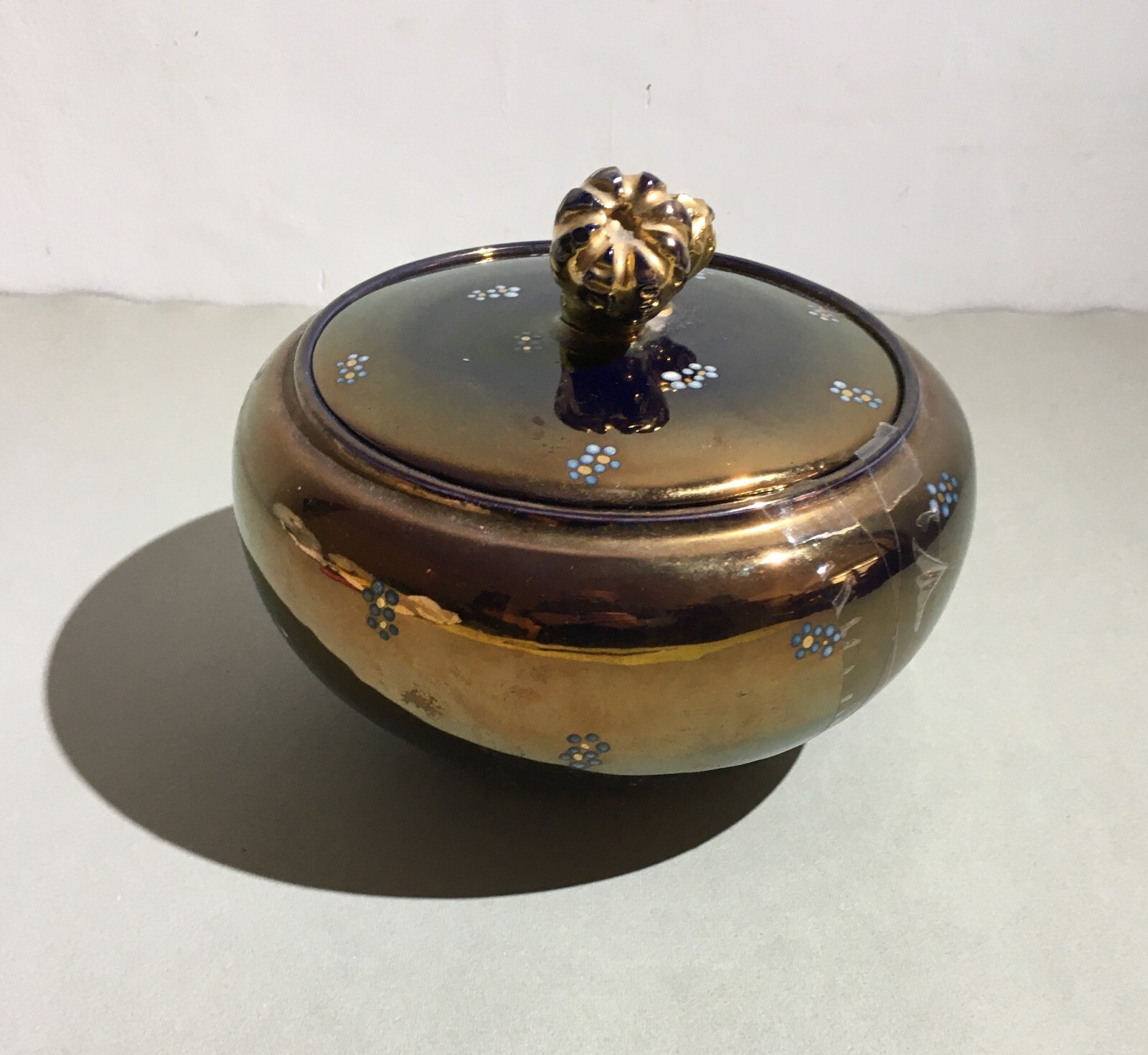 Ceramica Da Collezione: Ciotola Con Coperchio A Motivi Floreali, Rimini