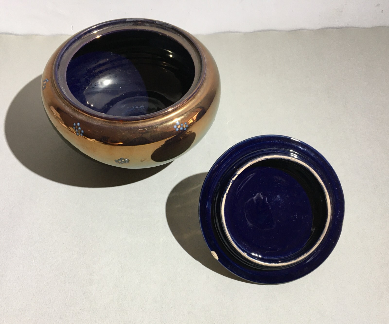 Ceramica Da Collezione: Ciotola Con Coperchio A Motivi Floreali, Rimini