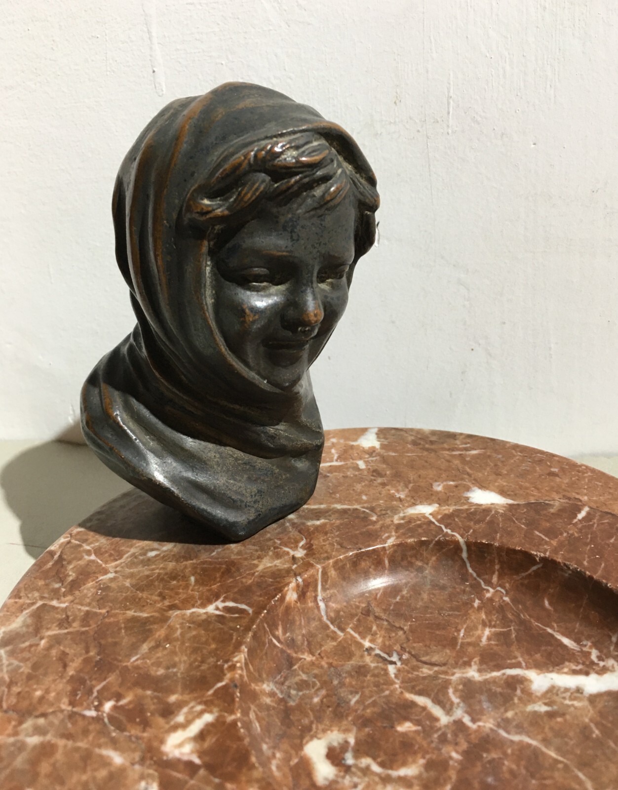 Scultura Antica In Bronzo Su Base In Marmo, Posacenere Artistico