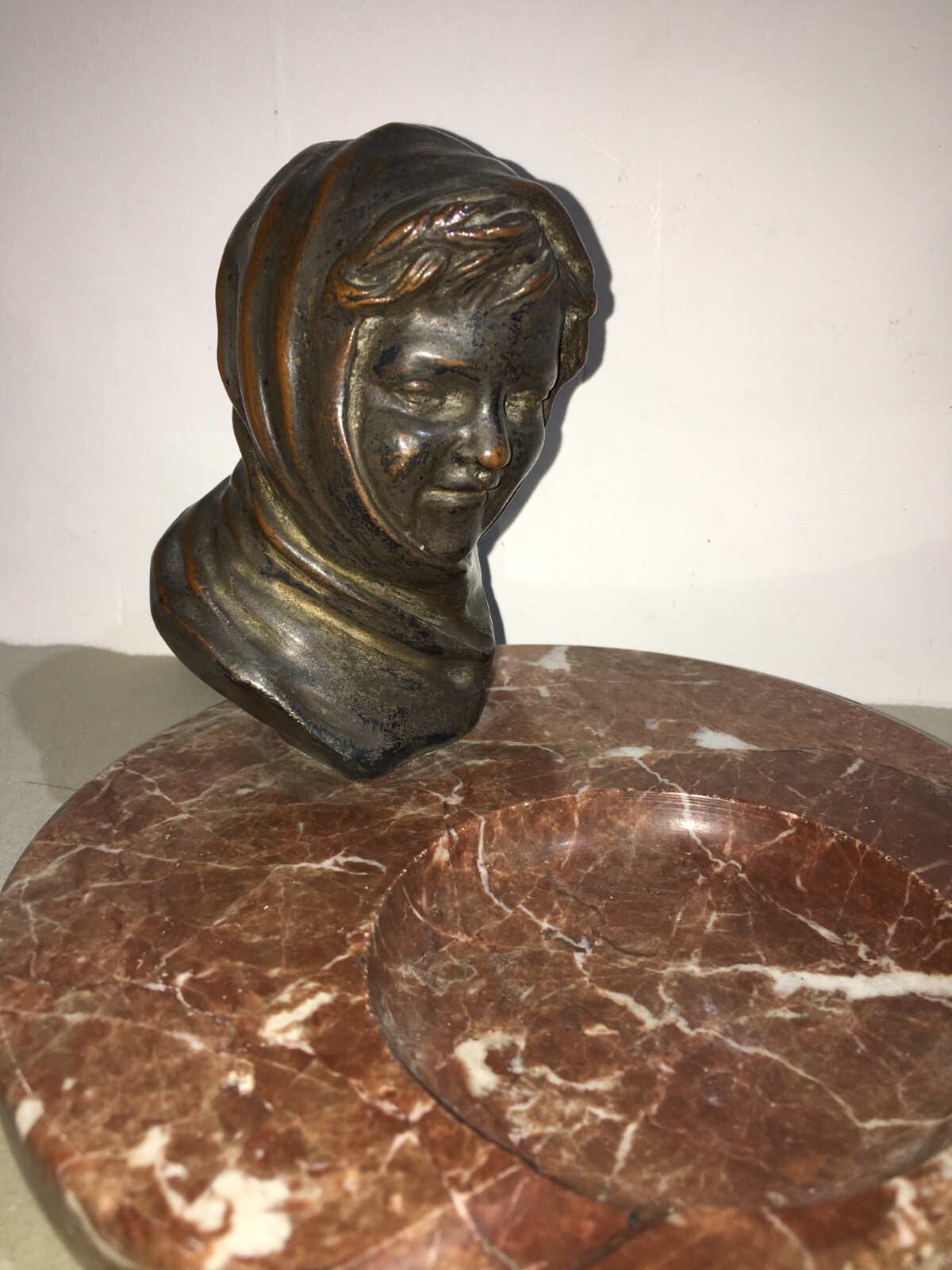 Scultura Antica In Bronzo Su Base In Marmo, Posacenere Artistico