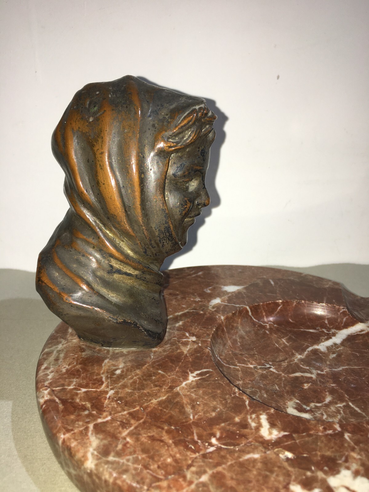 Scultura Antica In Bronzo Su Base In Marmo, Posacenere Artistico