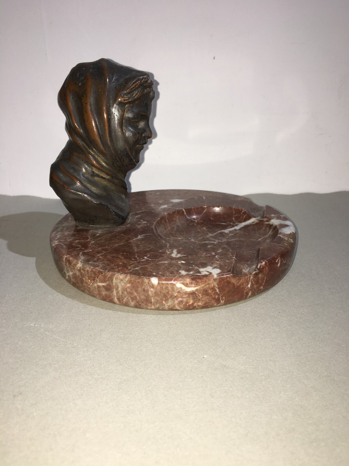 Scultura Antica In Bronzo Su Base In Marmo, Posacenere Artistico