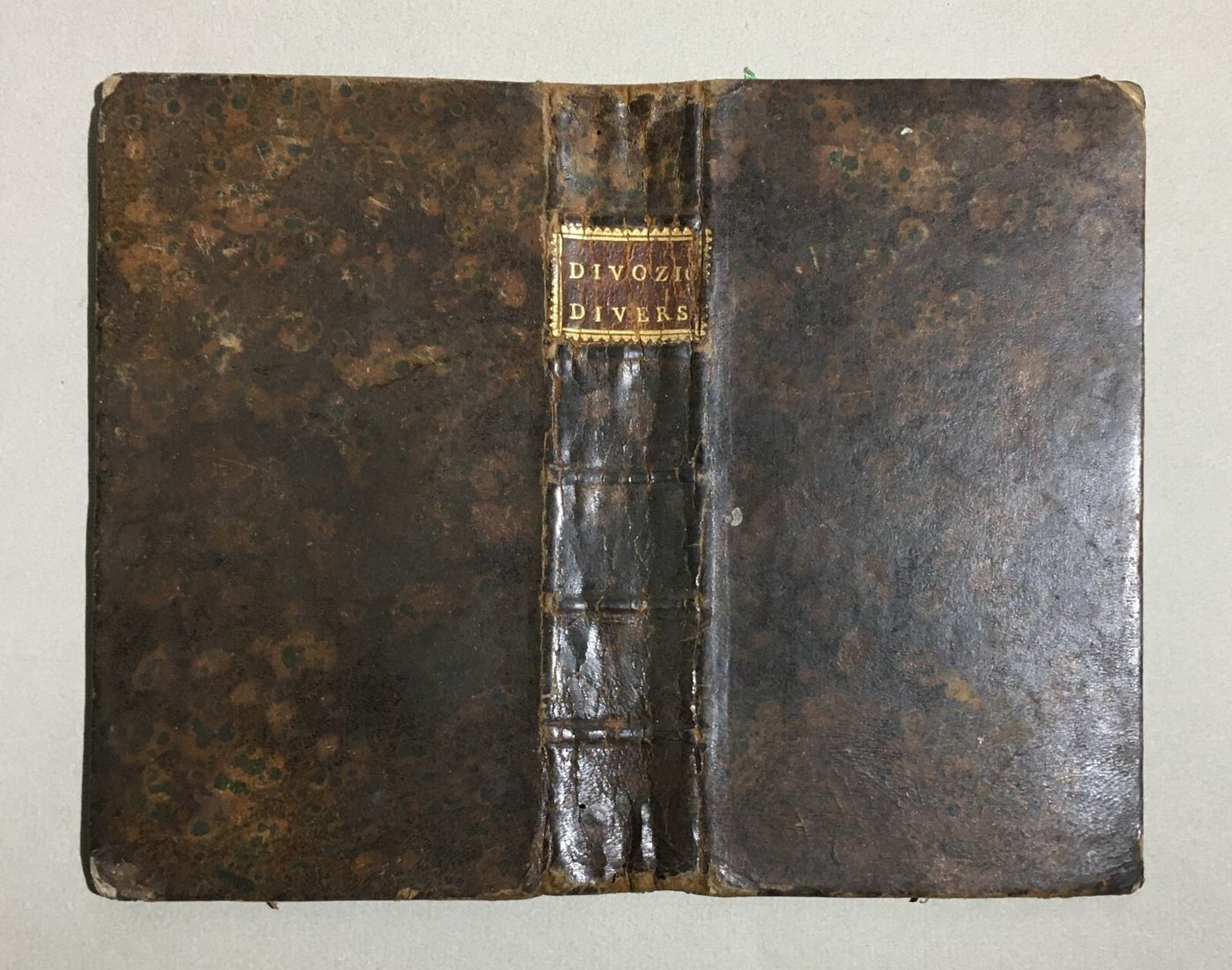 Bibliofilia: Antica Legatura In Pelle Per "Divozioni Diverse"