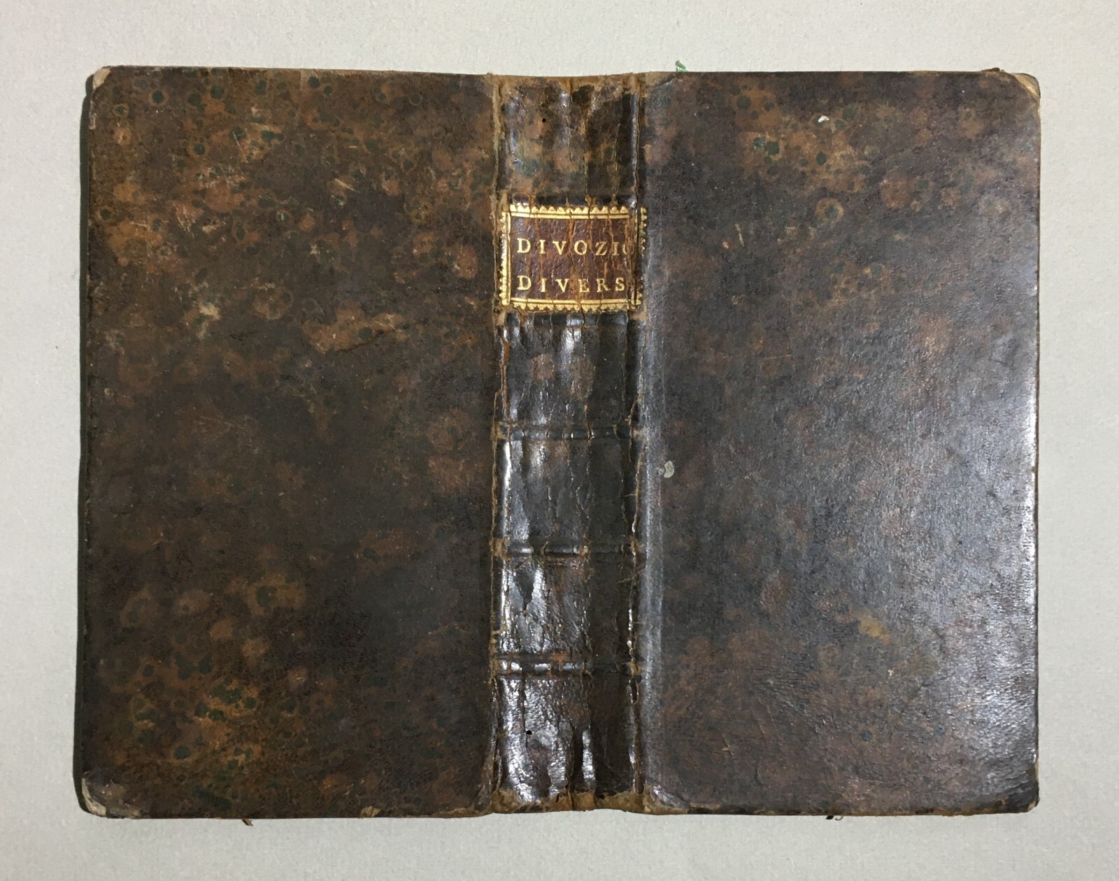 Bibliofilia: Antica Legatura In Pelle Per "Divozioni Diverse"