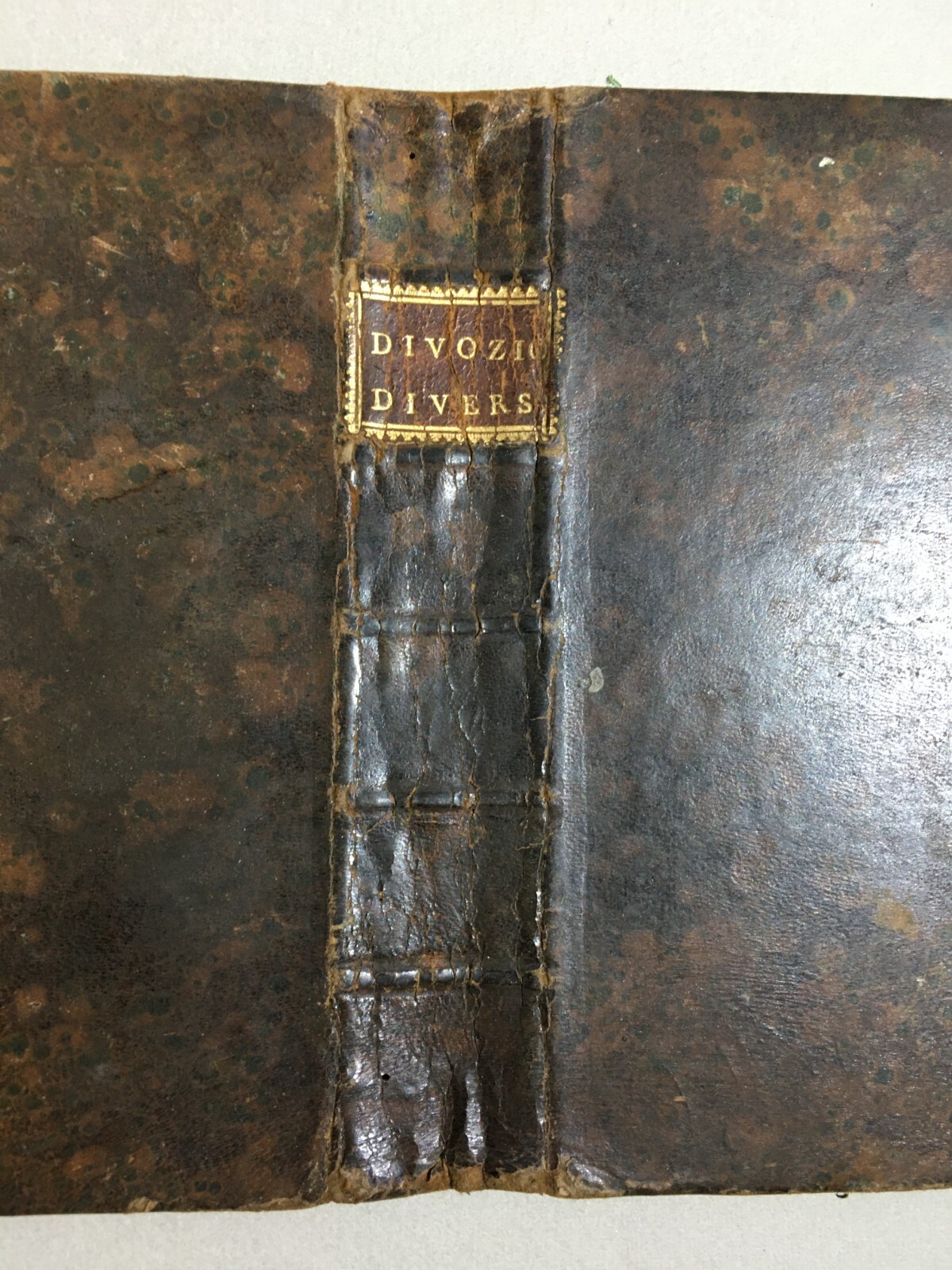 Bibliofilia: Antica Legatura In Pelle Per "Divozioni Diverse"