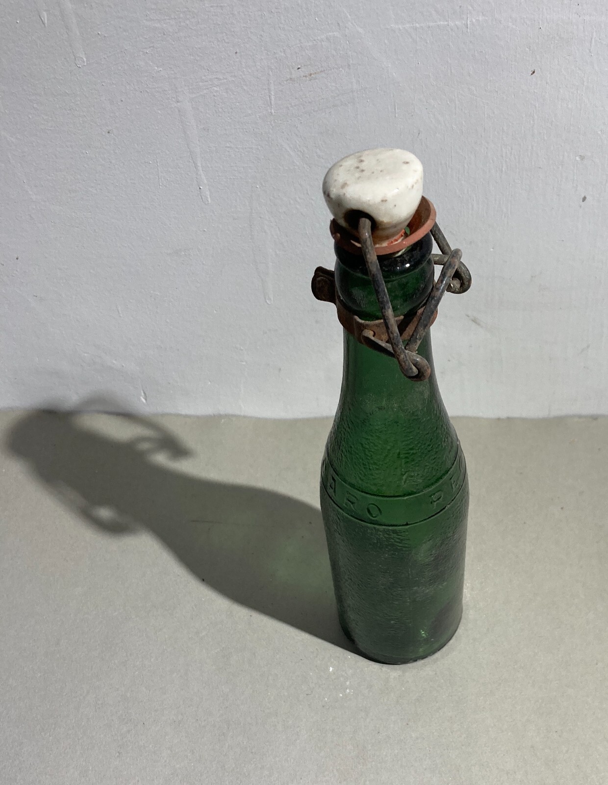 Bottiglia Da Collezione In Vetro Verde Pubblicitaria Recoaro Con Tappo In Porcellana