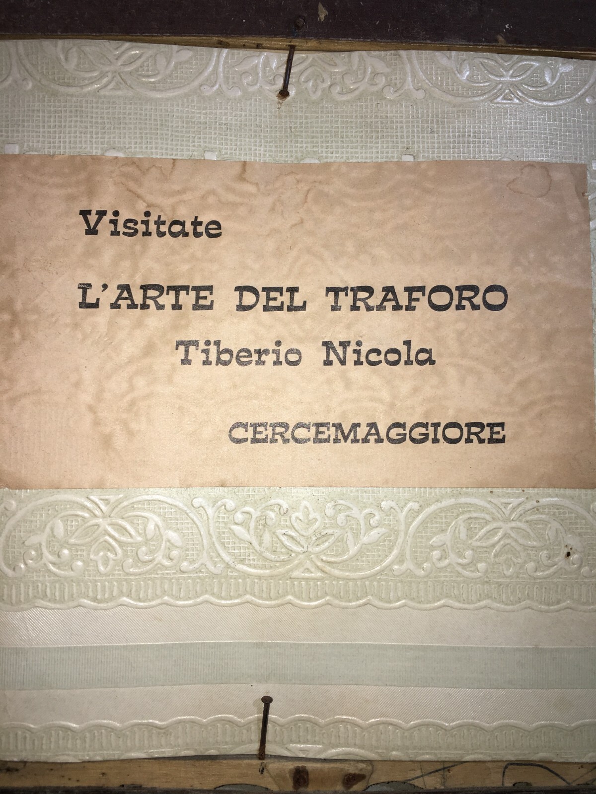 Cercemaggiore (Campobasso): Insegna Pubblicitaria Artistica In Legno Traforato Di Nicola Tiberio