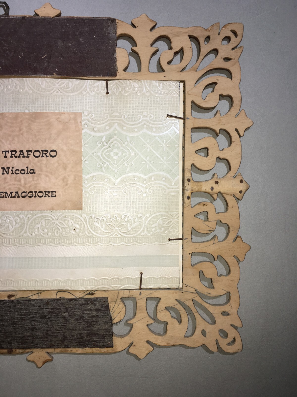 Cercemaggiore (Campobasso): Insegna Pubblicitaria Artistica In Legno Traforato Di Nicola Tiberio