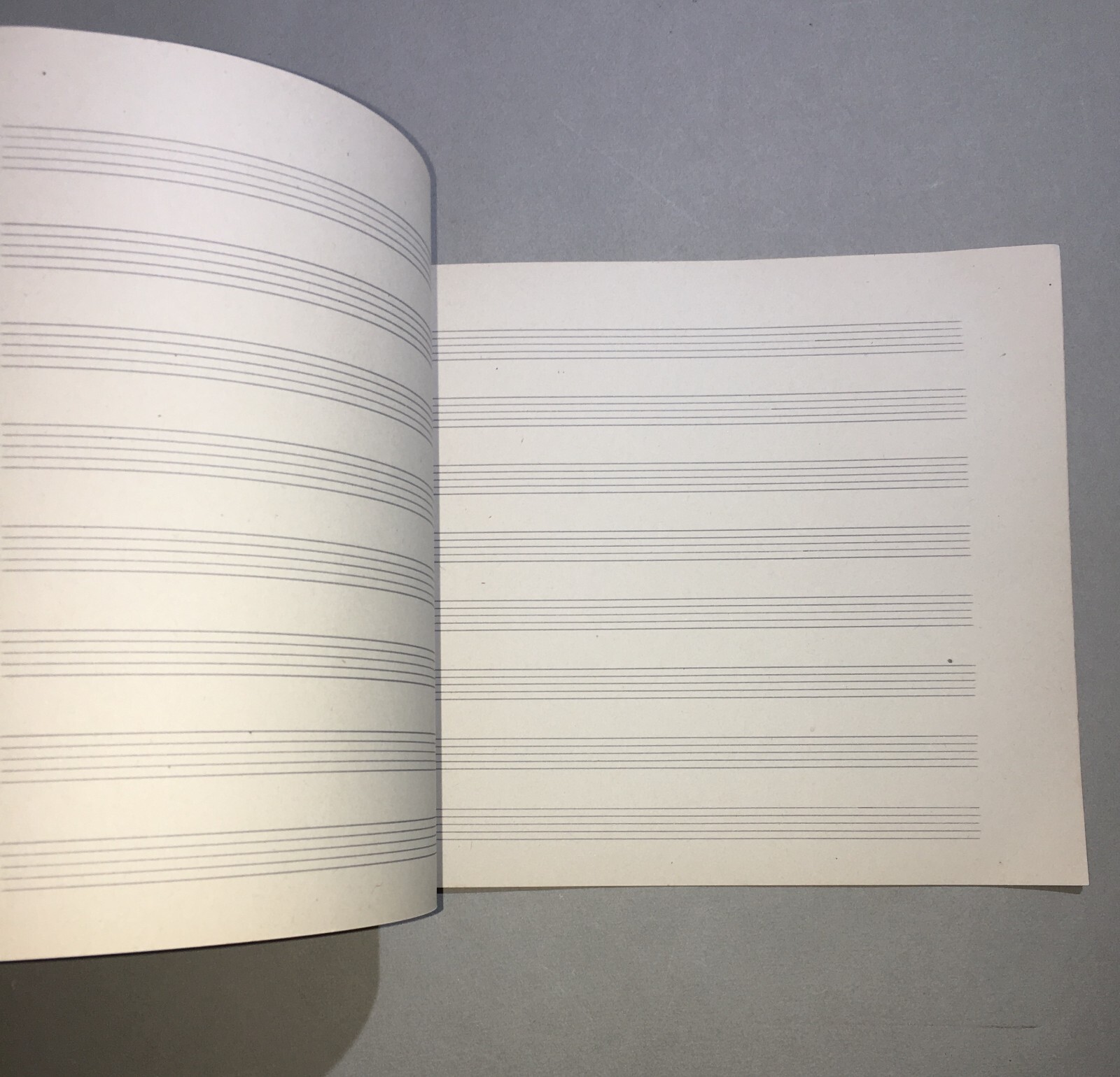 Istonio: Quaderno Musicale d'Epoca Con Ritratti Di Musicisti