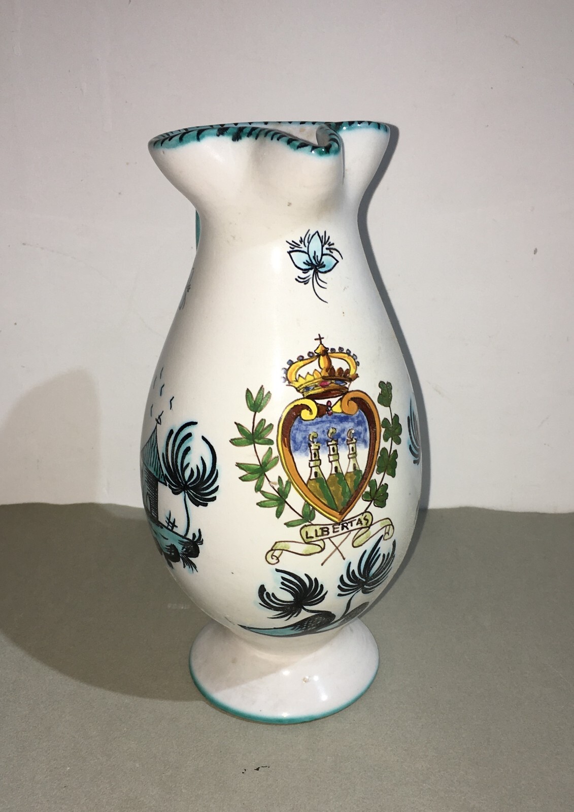 Brocca In Ceramica Con Stemma Araldico Della Repubblica Di San Marino