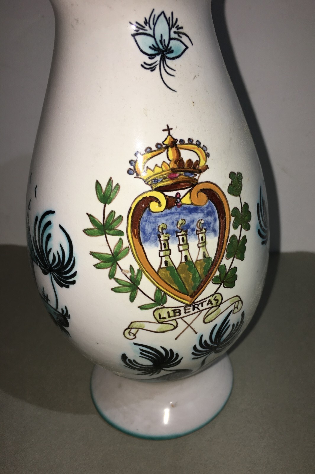 Brocca In Ceramica Con Stemma Araldico Della Repubblica Di San Marino