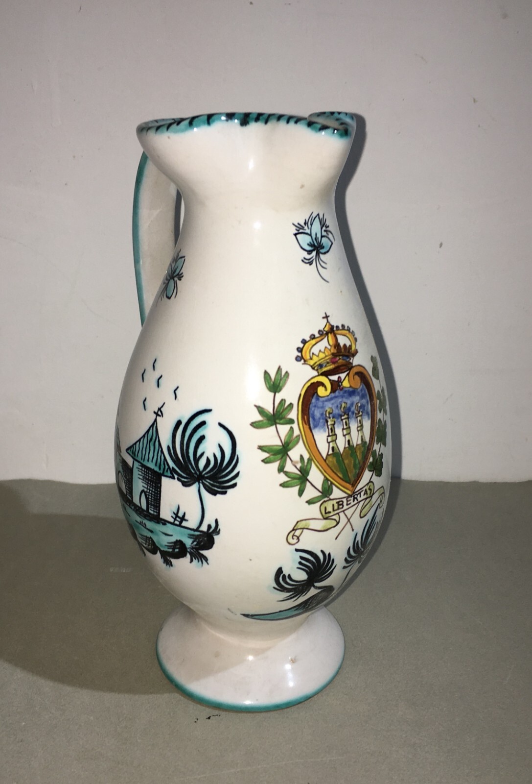 Brocca In Ceramica Con Stemma Araldico Della Repubblica Di San Marino